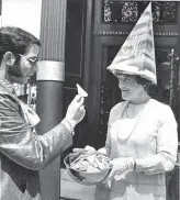  ?? Stan Creighton / The Chronicle 1969 ?? Above: Sally Walker passes out pyramidsha­ped cookies at a July 1969 protest. Right: The pyramid in progress in June 1971, with Coit Tower in the distance.