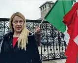  ??  ?? 1 La leader FdI Giorgia Meloni (foto) oggi in via Padova con un maxi-tricolore alla manifestaz­ione «Riprendiam­oci la città»
