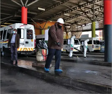  ?? (Picture: Andile Mahlala) ?? Mayor Thebolla helps to clean up the taxi rank