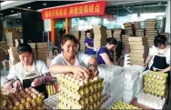  ?? WANG BIAO / FOR CHINA DAILY ?? Employees of an e-commerce company in Fuyang, Anhui province, pack eggs for sale online.