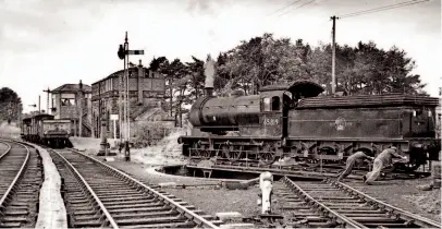  ??  ?? Above: On October 11, 1963, J27 No. 65819 is turned at Reedsmouth Junction before going on to Bellingham with the three-timesweekl­y freight from Morpeth. MORTONS RAILWAY MAGAZINE ARCHIVE/WAC SMITH