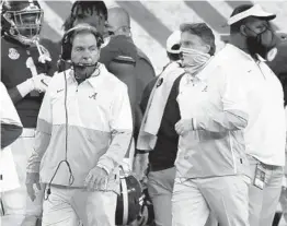  ?? RON JENKINS AP ?? Alabama coach Nick Saban (left) has won five national titles with the Crimson Tide.