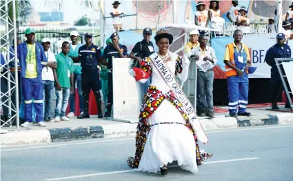  ?? DOMINGOS CADÊNCIA|EDIÇÕES NOVEMBRO ?? Polícia Nacional tem o assegurame­nto garantido para o desfile dos grupos carnavales­cos da Classe-A na Marginal da Praia do Bispo