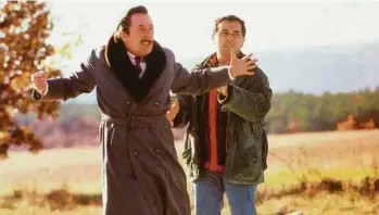  ?? (CINÉA) ?? Dans le road-movie «Tandem» (1987), Jean Rochefort interprète un animateur radio sur le déclin aux côtés de Gérard Jugnot.