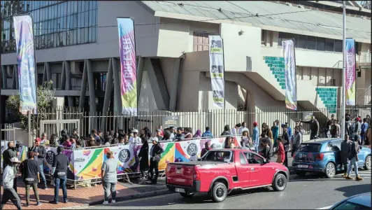  ??  ?? VJ wannabes queue for their chance to show what they’re made of at the MTV Base VJ auditions in Durban.