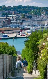  ?? ?? Visite du port de Fécamp, premier port morutier de France, à longer depuis la sente aux Matelots, ancienne voie gallo-romaine. Une excursion entre authentici­té et patrimoine.