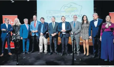  ?? JOSÉ RAMÓN LADRA ?? Políticos de todas las esferas, junto a Luis García Montero, en la presentaci­ón de la candidatur­a en Madrid.