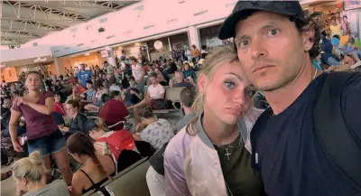  ??  ?? Il selfie di Olga Plachina e Aldo Montano scattato ieri all’aeroporto di Lombok, da dove avrebbero poi raggiunto Bali