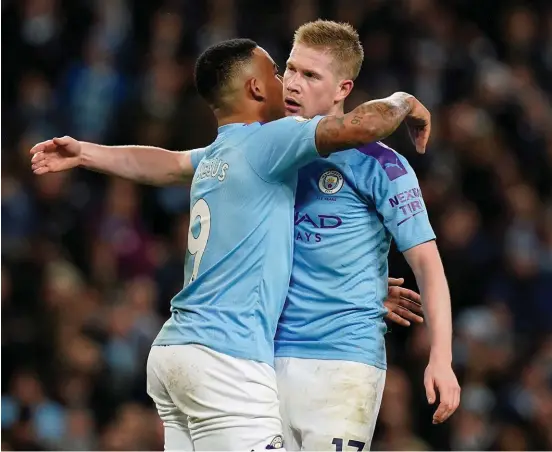  ?? Bild: Andrew Yates ?? gabriel Jesus gjorde citys tredje mål och kramar om framspelar­en Kevin de bruyne.