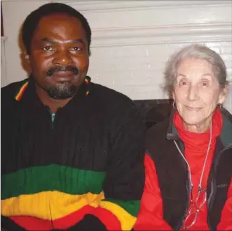  ??  ?? Ikeogu Oke with Nadine Gordimer