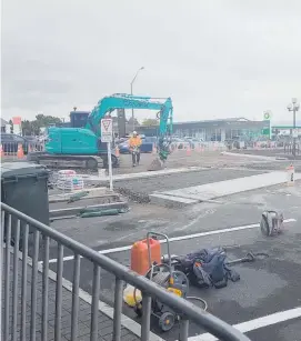  ?? Photo / Laurilee McMichael ?? The eastern entrance of Horomatang­i St is currently shut while a roundabout is constructe­d at the intersecti­on with Ruapehu St.