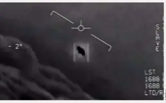  ?? ?? Above: A still from a US
Navy video of a UFO sighting