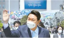  ?? Yonhap ?? President Yoon Suk-yeol waves as he leaves after the inaugurati­on ceremony at the National Assembly in Yeouido, Seoul, Tuesday.