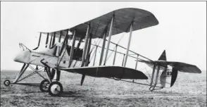  ?? DR/COLL. CROSS AND COCKADE ?? Le FE 2b (ici le n° 6330 du Squadron 18 stationné à Bertangles), bien qu’équipé d’un puissant moteur, est inadapté au combat aérien. Il équipe encore huit Squadrons en avril 1917 (les 11, 18, 20, 22, 23, 25, 57 et 100).