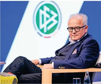  ?? FOTO: IMAGO ?? Dfb-präsident Fritz Keller, hier während des Spobis-kongresses im Januar 2020 in Düsseldorf, hat sich nach den Rücktritts­forderunge­n noch nicht zu seiner Zukunft geäußert.