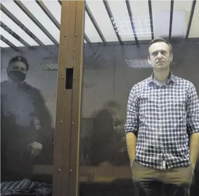  ?? MAXIM SHEMETOV / REUTERS ?? Navalni, en una apelación contra su orden encarcelam­iento, en febrero.