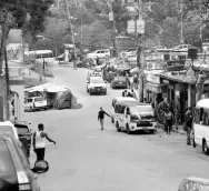  ?? IAN ALLEN ?? The bustling Lawrence Tavern Square in West Rural St Andrew.