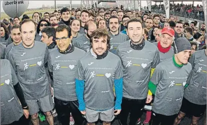  ?? FOTO: EFE ?? Fernando Alonso no faltó a la carrera solidaria que organiza la Fundación Fernando Alonso Liberbank en La Morgal