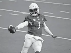  ?? MICHAEL AINSWORTH] ?? Arizona Cardinals quarterbac­k Kyler Murray celebrates his second-half touchdown run in a 38-10 win against the Dallas Cowboys on Monday in Arlington, Texas. [AP PHOTO/