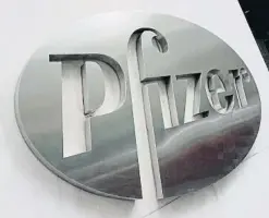  ?? DOs EMMERT / AFP ?? Logo de Pfizer a la seva seu de Nova York