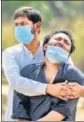  ?? REUTERS ?? Relative consoles a man as he sees the body of his father who died from Covid complicati­ons in New Delhi on April 16.