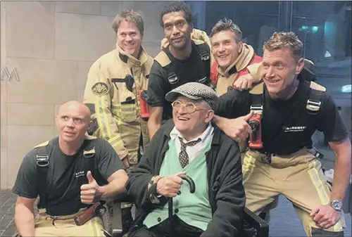  ?? PICTURE: PA WIRE. ?? CUPPA COMFORT: The Dutch firefighte­rs who rescued David Hockney, who was trapped in a lift with James Naughtie at the Van Gogh Museum in Amsterdam.