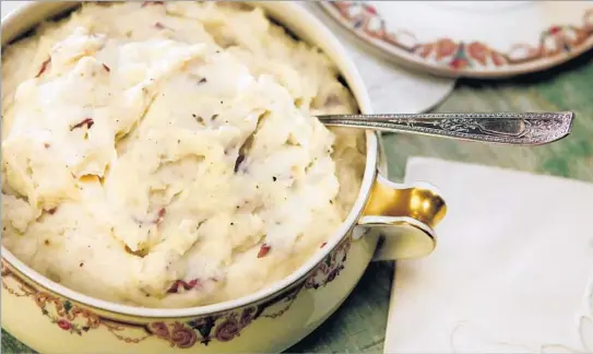  ?? Mel Melcon
Los Angeles Times ?? ROASTED GARLIC
and the skins of red boilers dress up mashed potatoes. Follow a few simple tips to avoid sogginess or gumminess and they can be comfort food art.