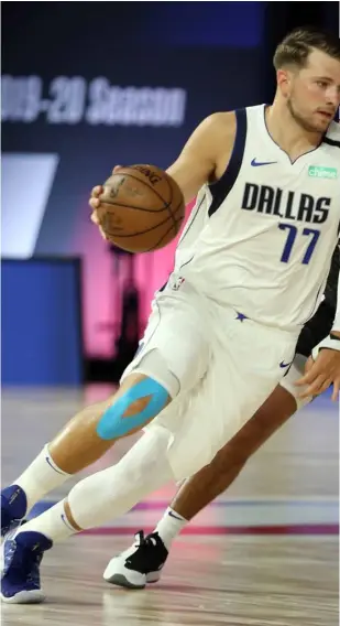  ?? DAVID SHERMAN /AGENCE FRANCE-PRESSE ?? LUKA Doncic makes heads turn against the Sacramento Kings.