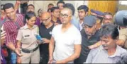  ?? IANS PHOTO ?? Sonu Nigam after he got his head shaved on Wednesday.