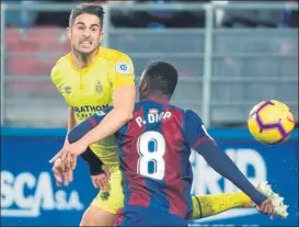  ?? FOTO: EFE ?? Juanpe pugna con Pape Diop durante el último partido disputado en Montilivi