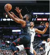  ?? Karen Warren / Houston Chronicle ?? MVP candidates James Harden and Kawhi Leonard face off in a round 2 showdown.