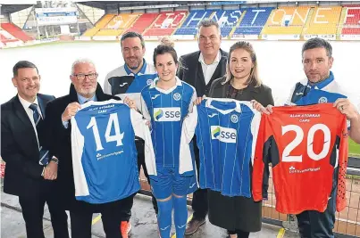  ?? Stuart Cowper. ?? At yesterday’s launch were, from left, St Johnstone chairman Steve Brown, James Irvine of sponsors Positive Mortgages, assistant coach John Fettes, club captain Jade McDonald, sponsor Alan Storrar, Janet Anderson of main sponsors SSE and manager Jason...