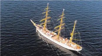  ?? FOTO: DPA ?? Auf See ist die „Gorch Fock“seit Jahren nicht mehr. Für ihre Sanierung wurden angeblich schon 80 Millionen Euro ausgegeben.