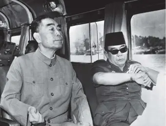  ??  ?? Chinese premier Zhou Enlai and Indonesian president Sukarno aboard a cruise on the Nile River, Cairo, July 1965