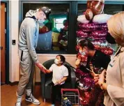  ?? Brian A. Pounds/Hearst Connecticu­t Media ?? UConn’s Donovan Clingan greets patient Geovanny Idrovo, 5, of Bethel, during a visit to Yale New Haven Children’s Hospital in New Haven on Tuesday.