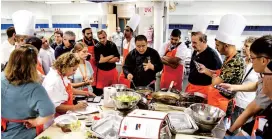  ??  ?? Israeli chefs learn to cook Chinese food during a cooking class at Tadmor Hotelier School in Herzliya. — Xinhua