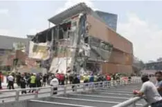  ?? |NICOLÁS CORTE ?? La plaza comercial Artz Pedregal sufrió un derrumbe la mañana de este jueves. Grupo Riobóo realizó el cálculo estructura­l del inmueble.