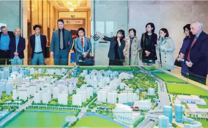  ??  ?? Business representa­tives listen attentivel­y to Putuo’s developmen­t plan as the district braced up to attract investors during the second China Internatio­nal Import Expo which concluded last week. — Ti Gong