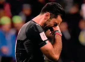  ??  ?? 13 NOVEMBRE 2017
La notte più dura per il calcio italiano è anche quella più dolorosa per Gigi Buffon: lo 0-0 nel ritorno dello spareggio con la Svezia toglie agli azzurri il Mondiale russo GETTY