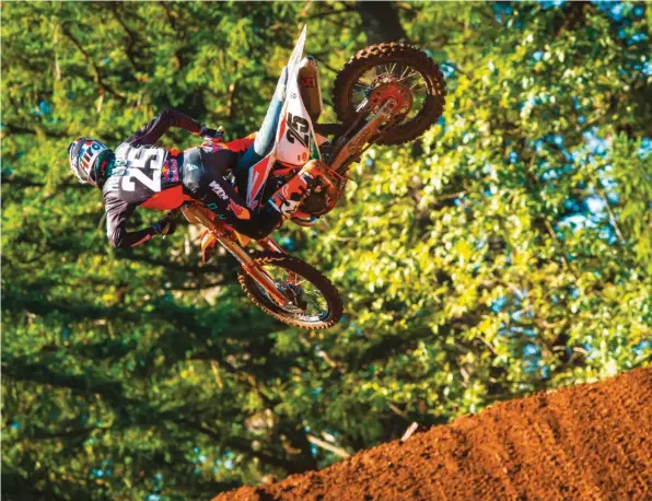  ??  ?? Marvin Musquin était toujours dans le coup pour jouer le titre 450 début août.