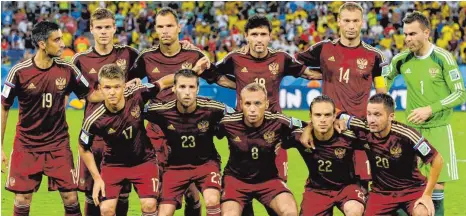  ?? FOTO: DPA ?? Unter Verdacht: Russlands Nationalte­am – hier vor dem WM-Spiel 2014 gegen Südkorea.