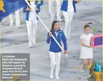  ?? PHOTO AFP ?? La judoka Majlinda Kelmendi, plus bel espoir du Kosovo, a porté le drapeau de son pays lors de la cérémonie d’ouverture.