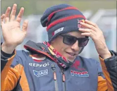  ??  ?? ABANDONO. Primer cero de Márquez en la temporada 2016.