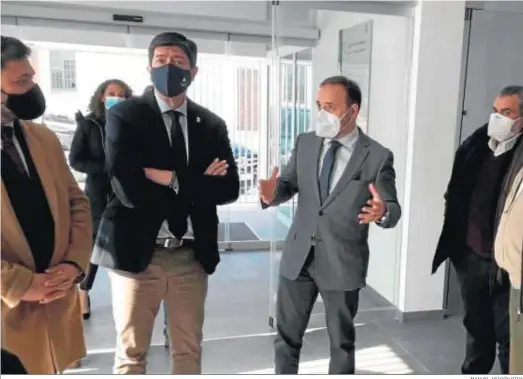  ?? MANUEL ARAGÓN PINA ?? El vicepresid­ente de la Junta de Andalucía en la nueva sede judical de Barbate.