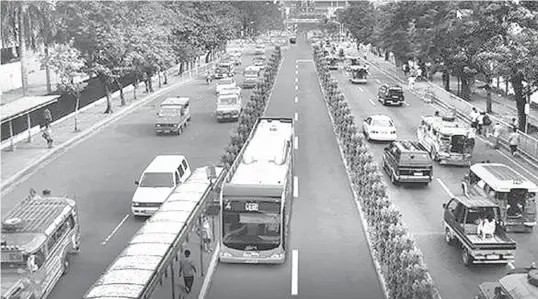  ?? THE FREEMAN FILE PHOTO ?? An artist perspectiv­e of the proposed BRT lane in Cebu City.