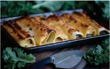  ??  ?? Cannelloni gjord på färska lasagnepla­ttor och fyllda med svamp och grönkål. Bra vegetarisk­t alternativ om man äter ost.