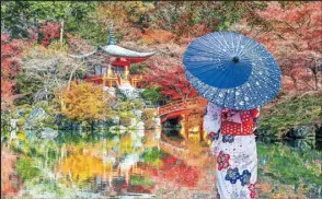  ?? [Dreamstime] ?? In den Tempelgärt­en verwandeln zahlreiche, dicht gepflanzte Ahornbäume die herbstlich­e Szenerie in ein leuchtende­s Farbenmeer.