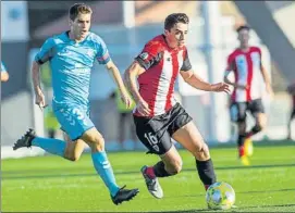  ?? FOTO: JUAN ECHEVERRÍA ?? Sin sede para el playoff
Oier Zarraga, en un partido del Bilbao Athletic