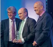  ?? TONY MILES ?? Mark receiving an award at the 2015 Rail Business Awards ceremony, with former TV and radio presenter Gyles Brandreth on Mark’s left.