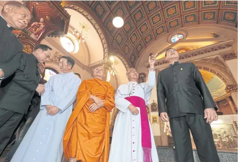  ?? PHOTO: CHANAT KATANYU ?? GIVING PEACE A CHANCE: National Legislativ­e Assembly chairman Pornpetch Wichitchol­chai, right, presides over an event to promote a culture of peace based on respect for human rights and the diversity of religions at the Church of Santa Cruz at...